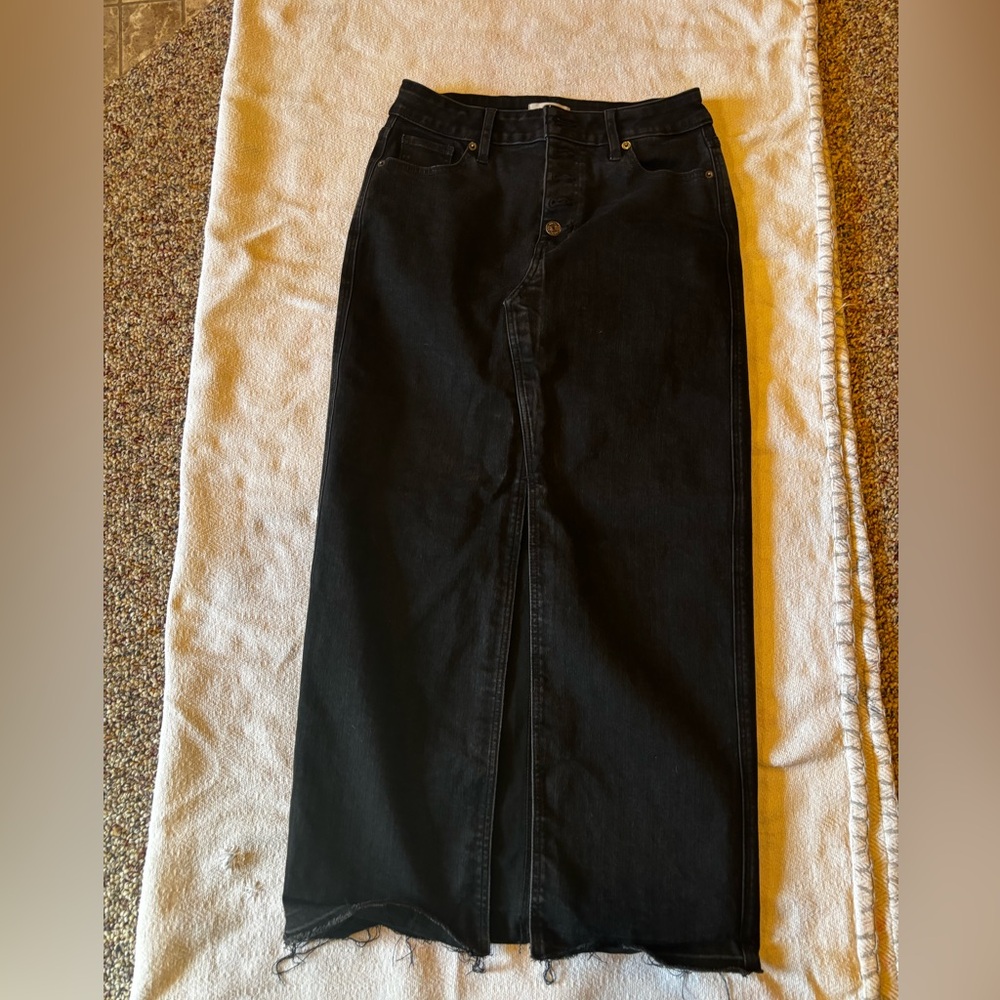 NWOT Black denim skirt